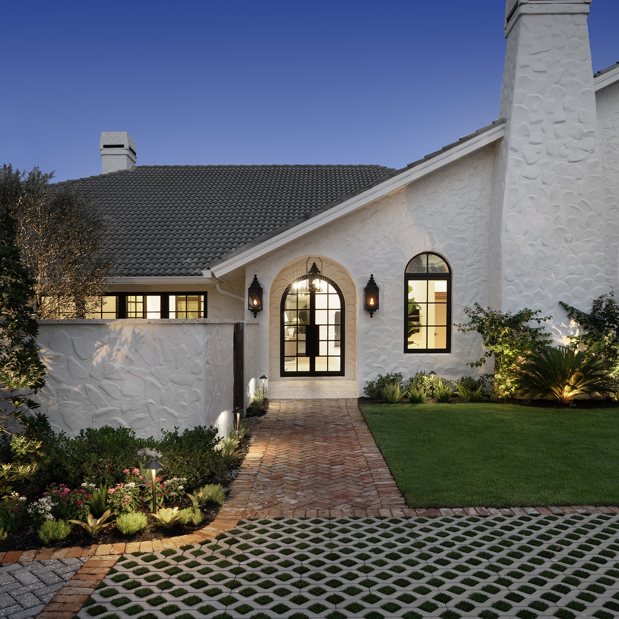 Parkshore Parade – Elevating Landscape Lighting